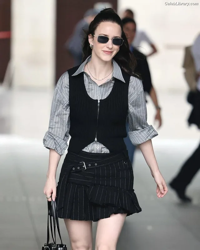 Rachel Brosnahan photo 7 of 1301