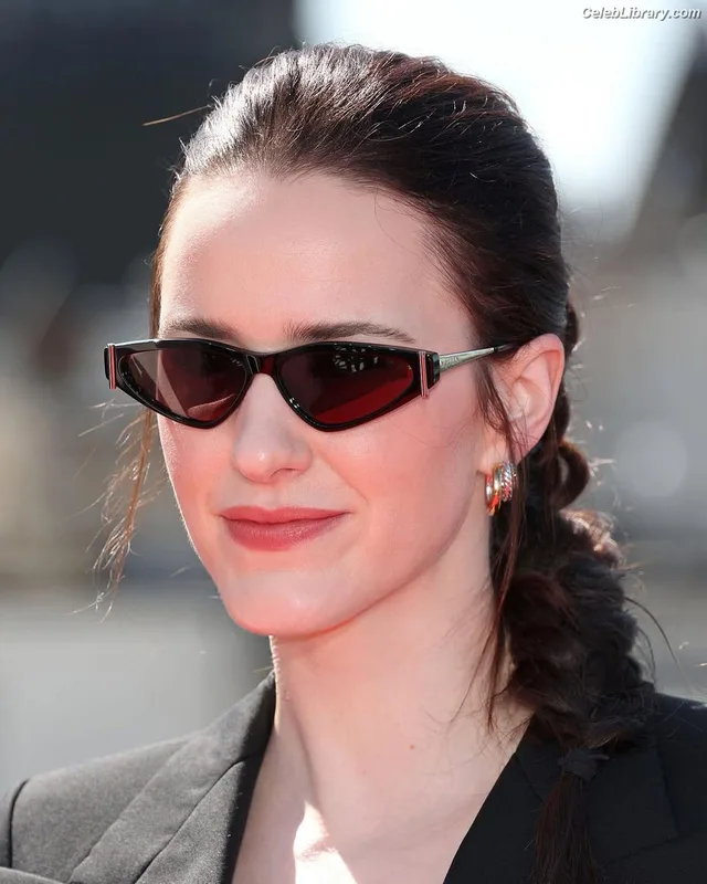 Rachel Brosnahan photo 17 of 1301