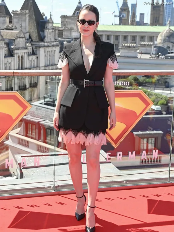 Rachel Brosnahan photo 20 of 1301