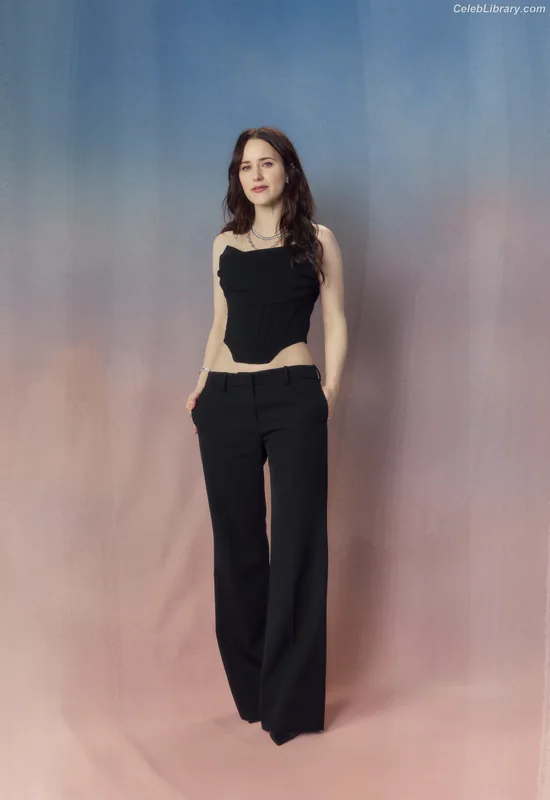 Rachel Brosnahan photo 10 of 1301
