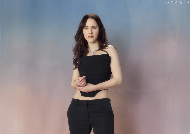 Rachel Brosnahan photo 12 of 1301