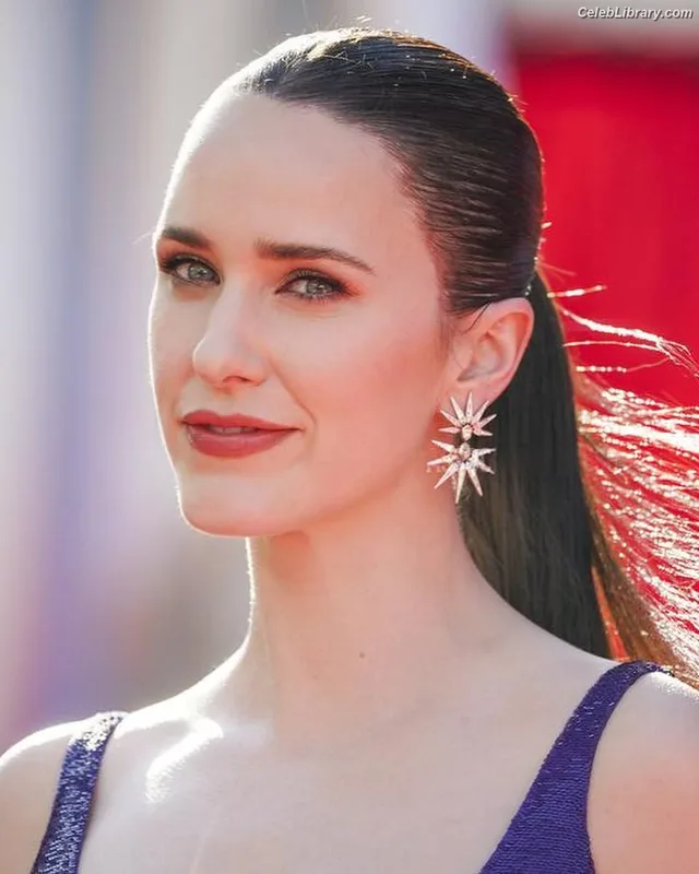 Rachel Brosnahan photo 7 of 1301