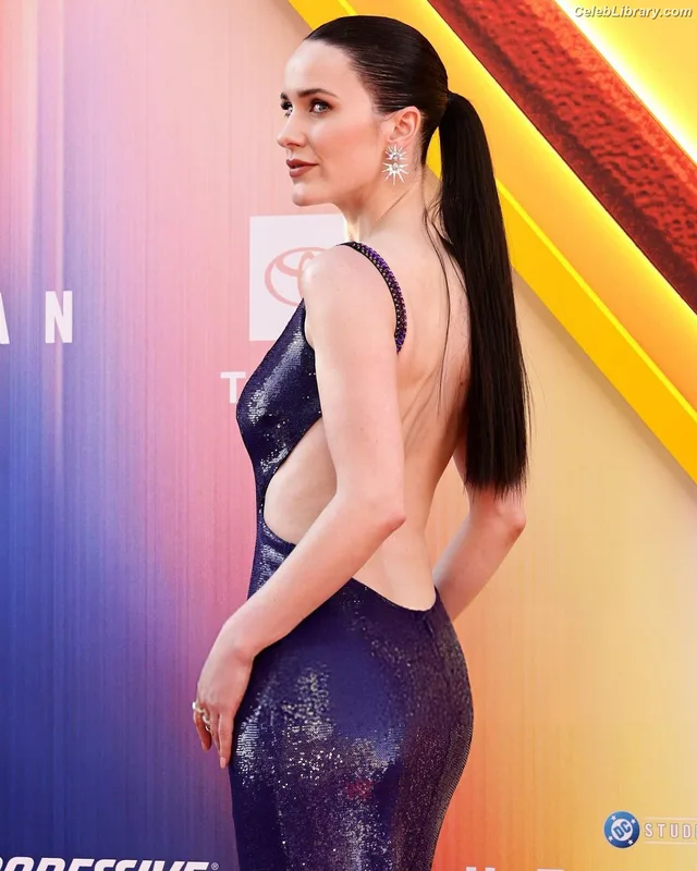 Rachel Brosnahan photo 11 of 1301