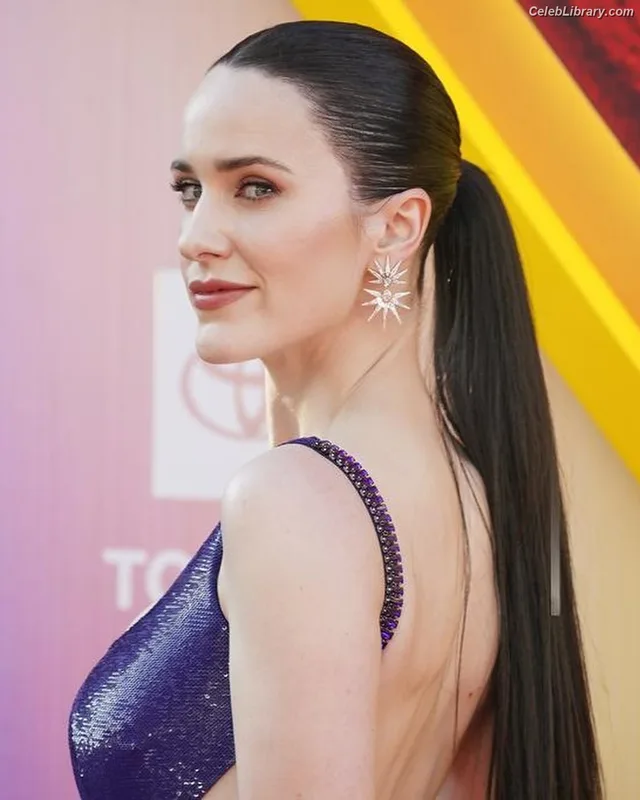 Rachel Brosnahan photo 18 of 1301