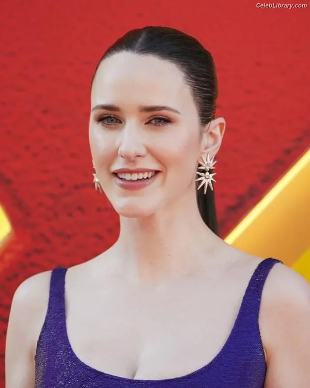 Rachel Brosnahan photo 19 of 1301