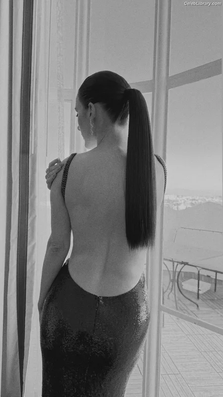 Rachel Brosnahan photo 20 of 1301
