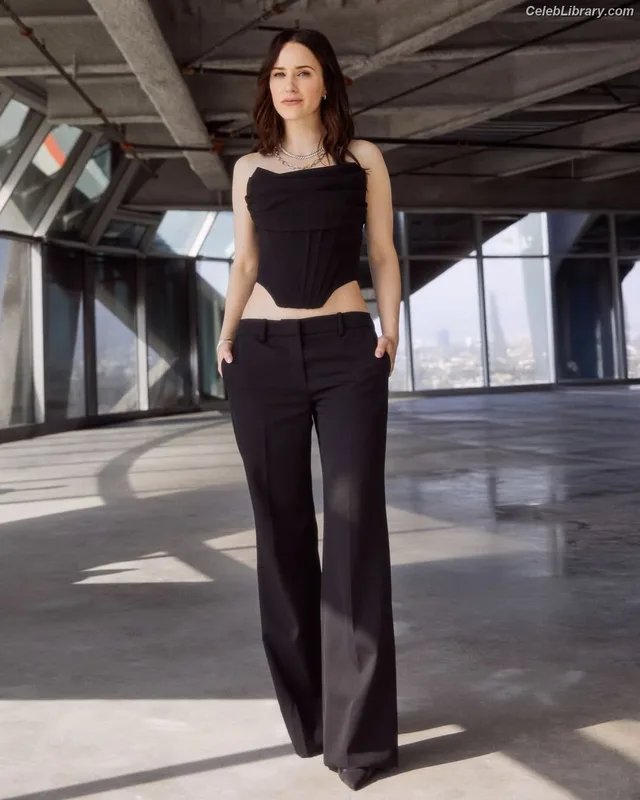 Rachel Brosnahan photo 24 of 1301