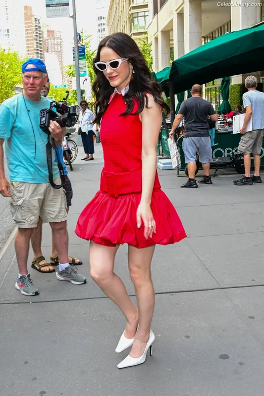Rachel Brosnahan photo 17 of 1301