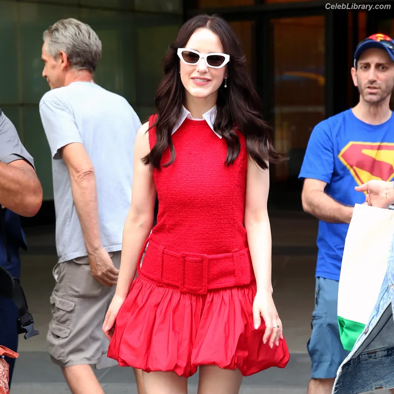 Rachel Brosnahan photo 20 of 1301