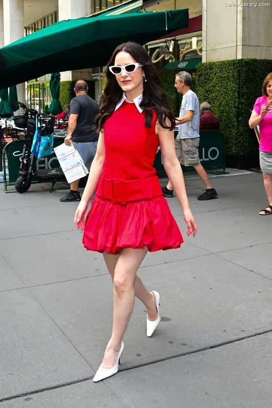 Rachel Brosnahan photo 23 of 1301