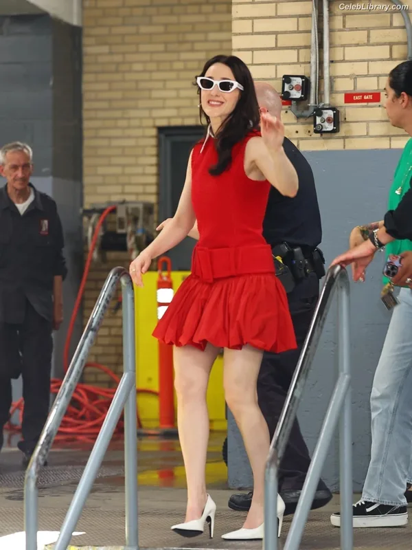 Rachel Brosnahan photo 7 of 1301