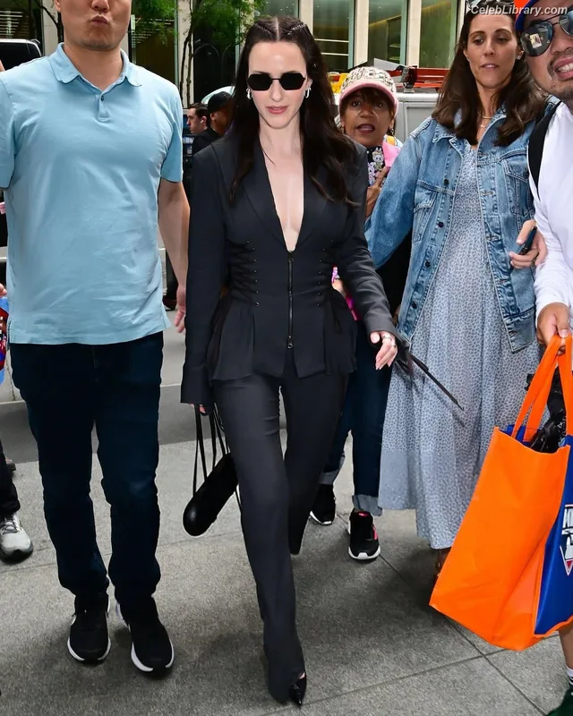 Rachel Brosnahan photo 21 of 1301