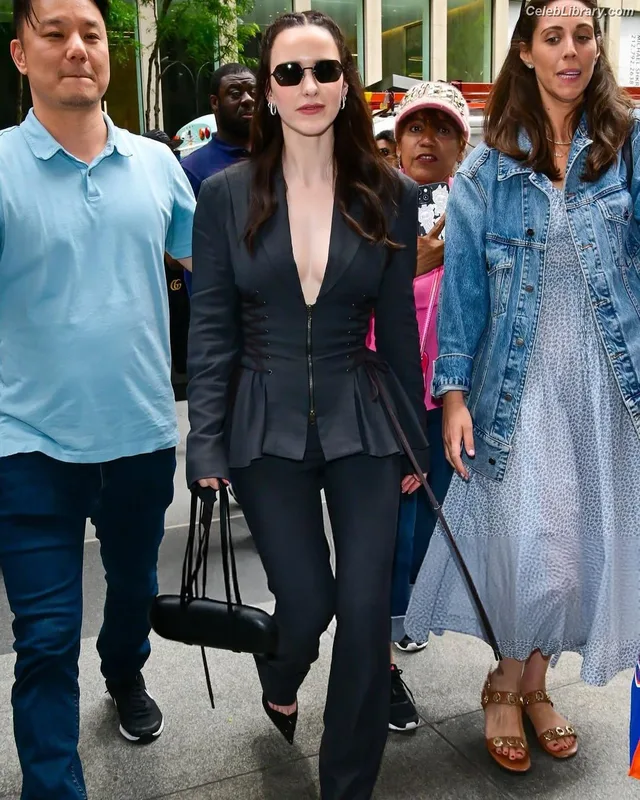 Rachel Brosnahan photo 22 of 1301
