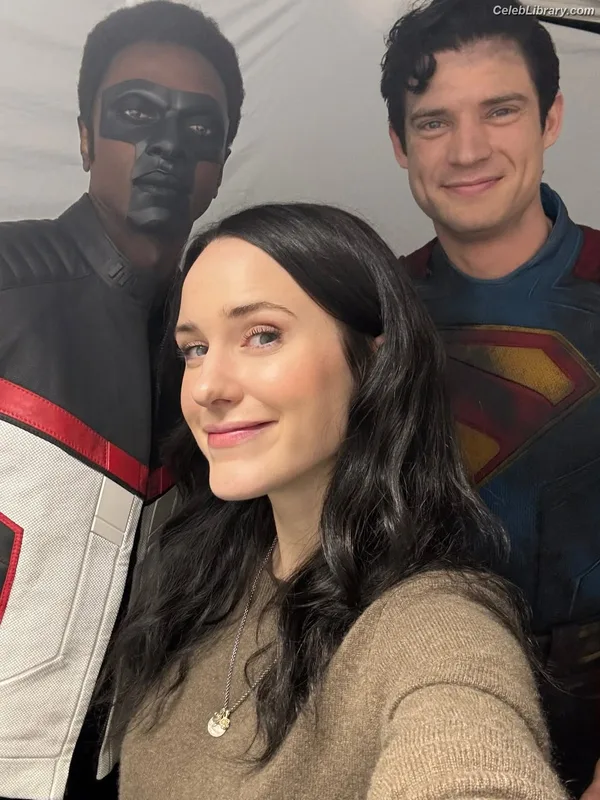 Rachel Brosnahan photo 10 of 1301
