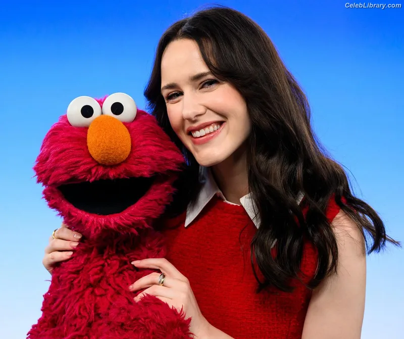 Rachel Brosnahan photo 21 of 1301