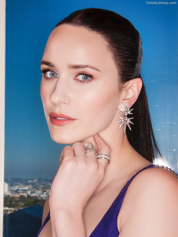 Rachel Brosnahan photo 3 of 1301