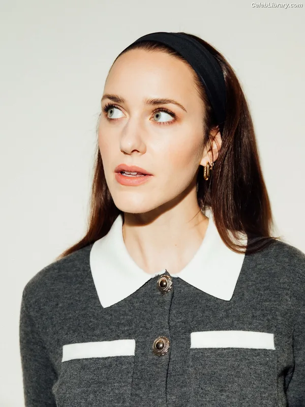 Rachel Brosnahan photo 4 of 1301