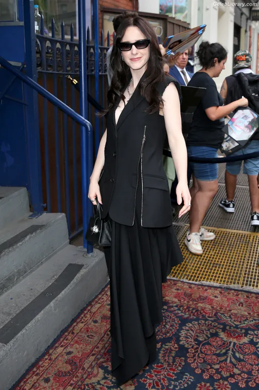 Rachel Brosnahan photo 1 of 1301