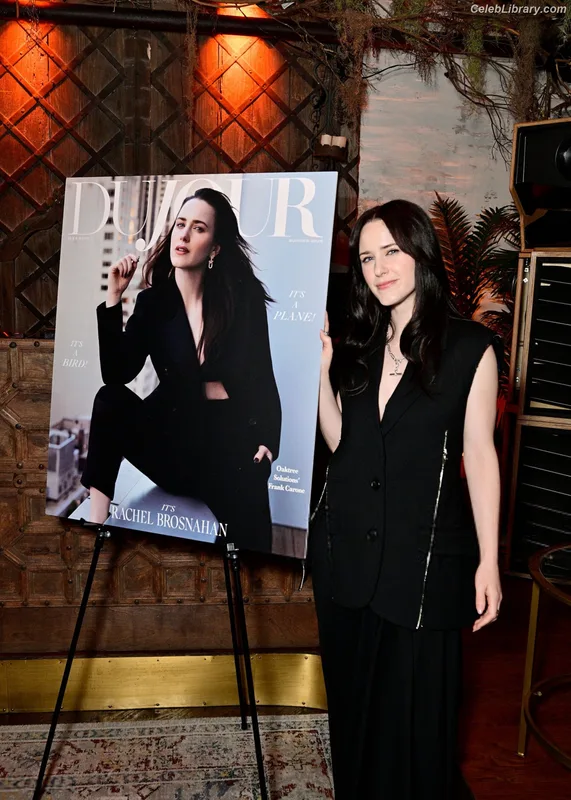 Rachel Brosnahan photo 9 of 1301