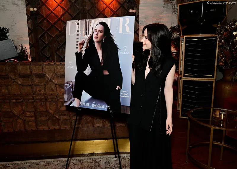 Rachel Brosnahan photo 10 of 1301