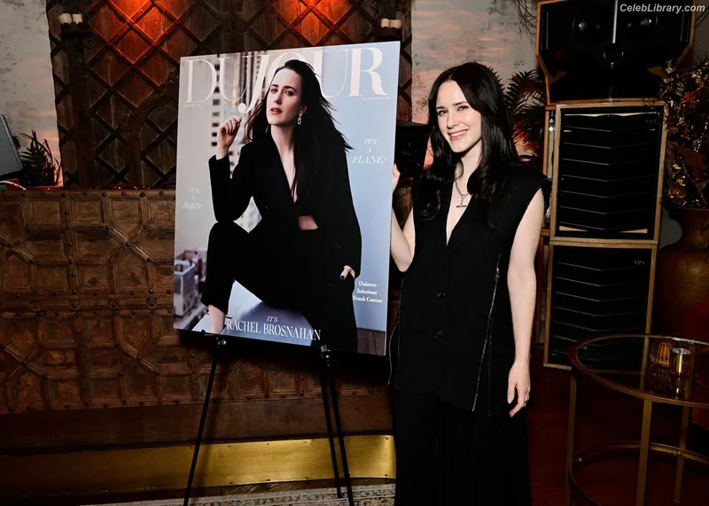 Rachel Brosnahan photo 11 of 1301