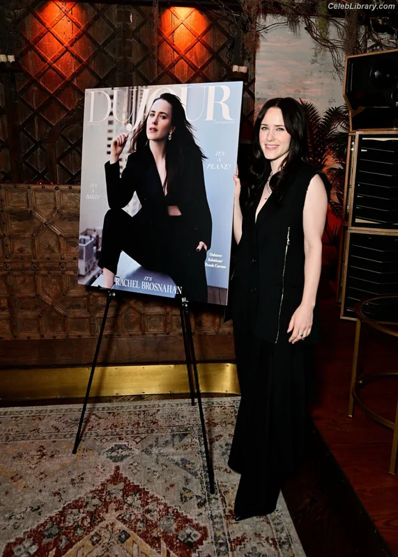 Rachel Brosnahan photo 12 of 1301