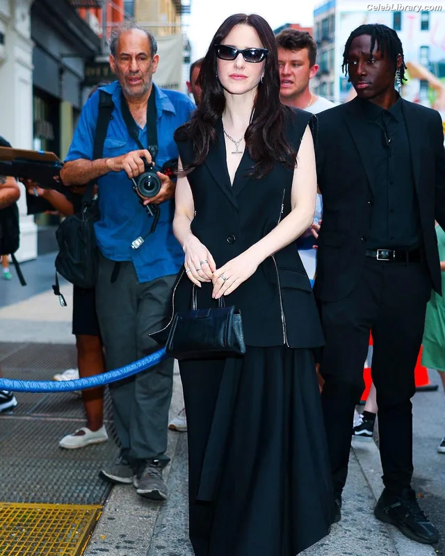 Rachel Brosnahan photo 17 of 1301