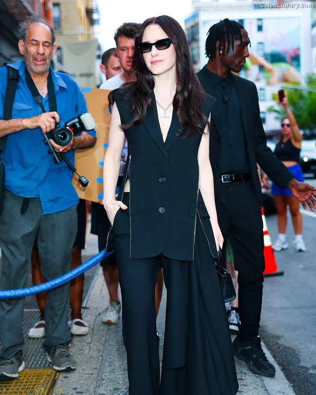 Rachel Brosnahan photo 18 of 1301