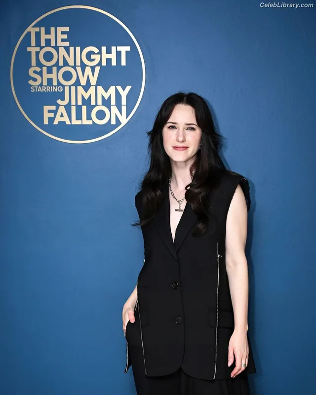 Rachel Brosnahan photo 21 of 1301
