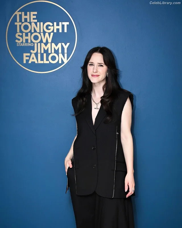 Rachel Brosnahan photo 22 of 1301