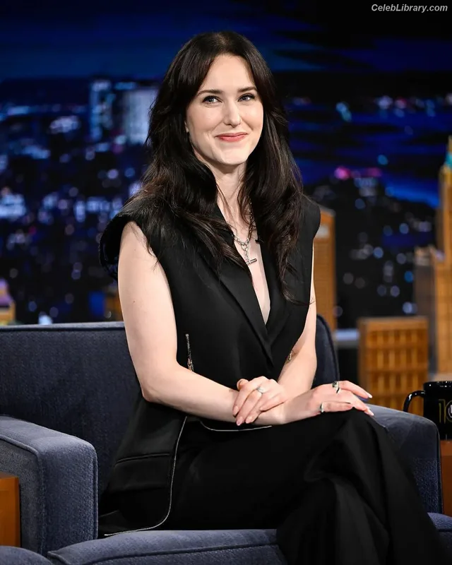 Rachel Brosnahan photo 23 of 1301