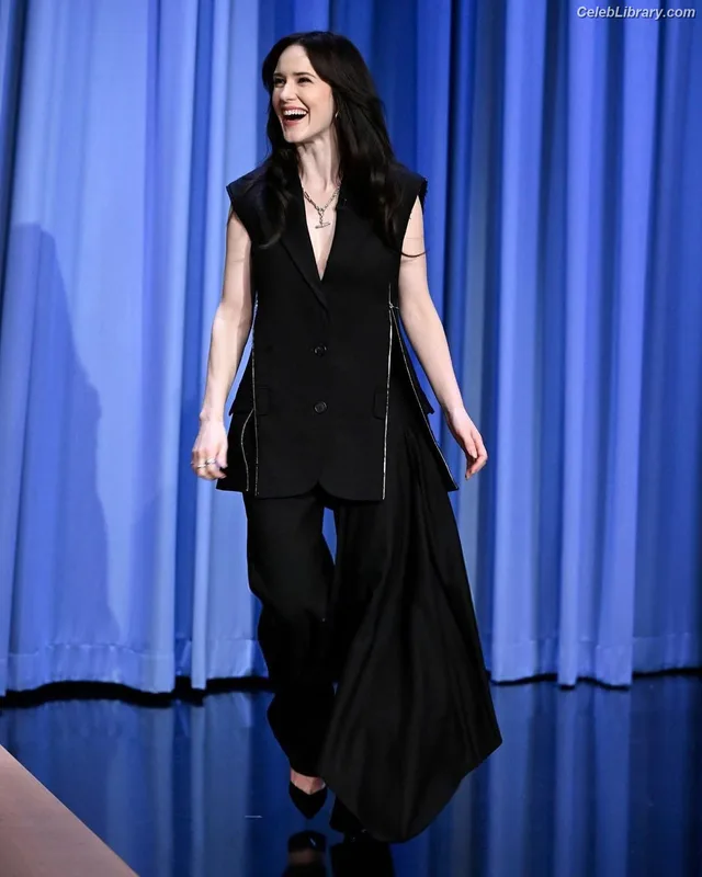 Rachel Brosnahan photo 1 of 1301