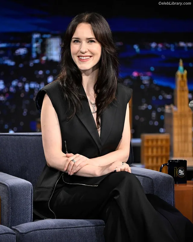 Rachel Brosnahan photo 5 of 1301