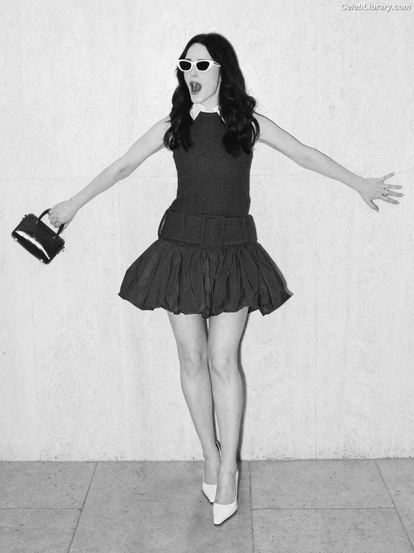 Rachel Brosnahan photo 8 of 1301