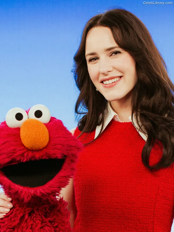 Rachel Brosnahan photo 10 of 1301