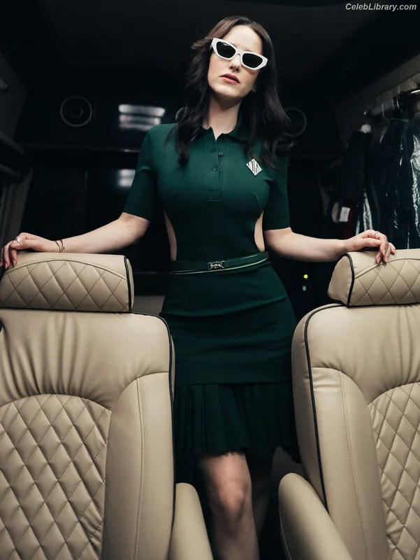 Rachel Brosnahan photo 14 of 1301