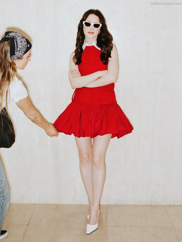 Rachel Brosnahan photo 18 of 1301