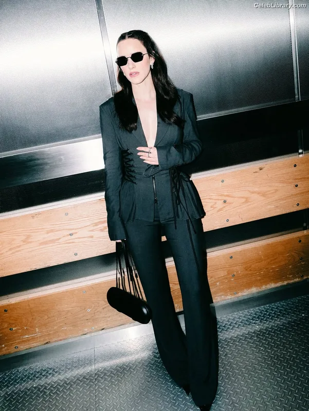 Rachel Brosnahan photo 4 of 1301