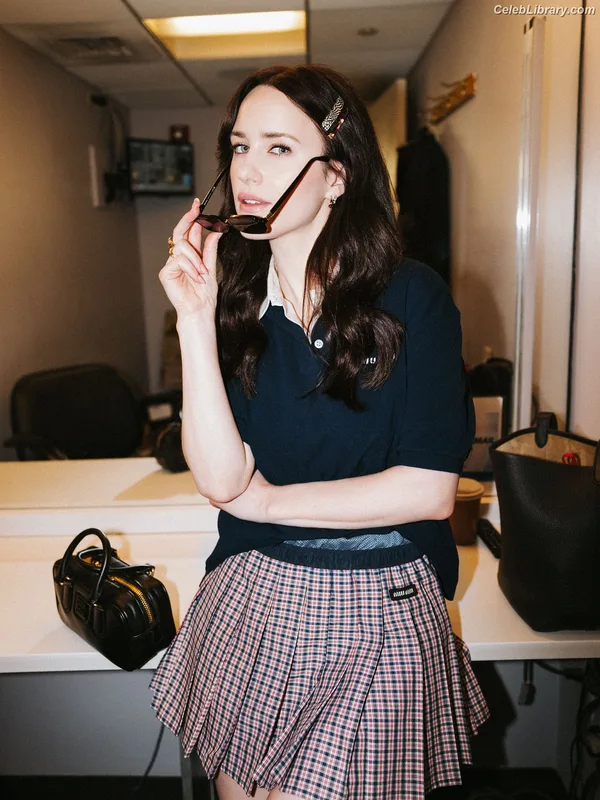 Rachel Brosnahan photo 8 of 1301