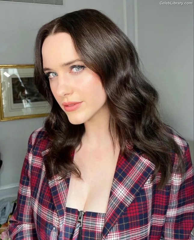 Rachel Brosnahan photo 10 of 1301
