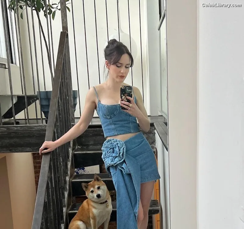 Rachel Brosnahan photo 15 of 1301