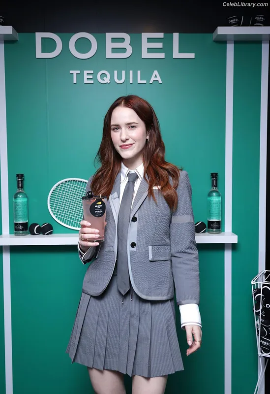 Rachel Brosnahan photo 18 of 1301