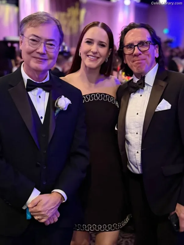Rachel Brosnahan photo 10 of 1301
