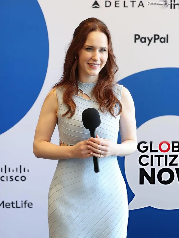 Rachel Brosnahan photo 3 of 1301