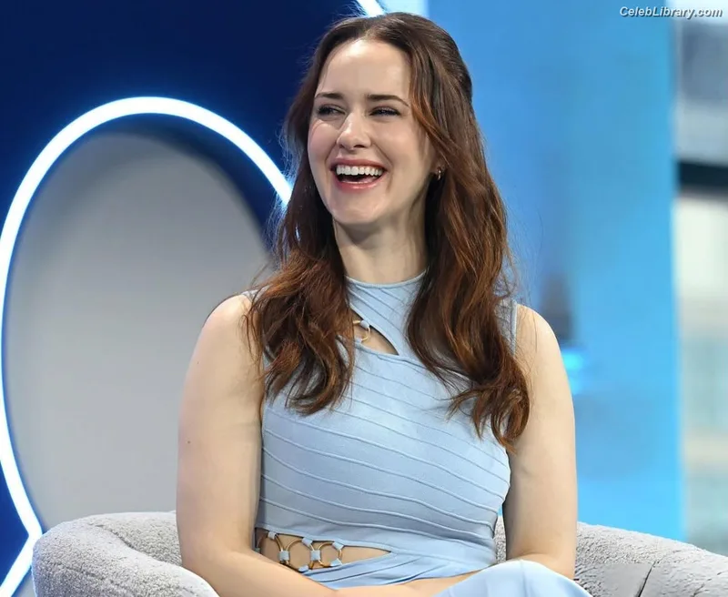 Rachel Brosnahan photo 10 of 1301