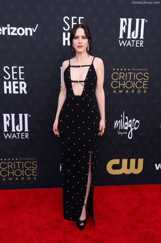 Rachel Brosnahan photo 15 of 1301