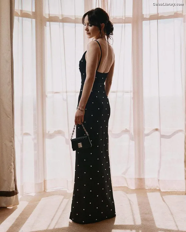 Rachel Brosnahan photo 21 of 1301