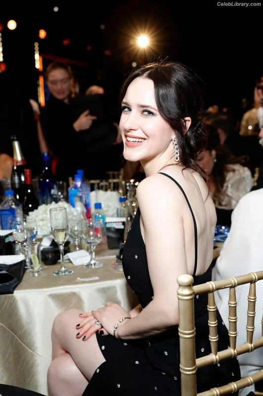 Rachel Brosnahan photo 2 of 1301