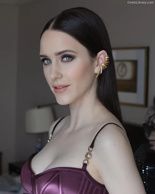 Rachel Brosnahan photo 12 of 1301