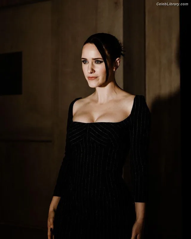 Rachel Brosnahan photo 6 of 1301